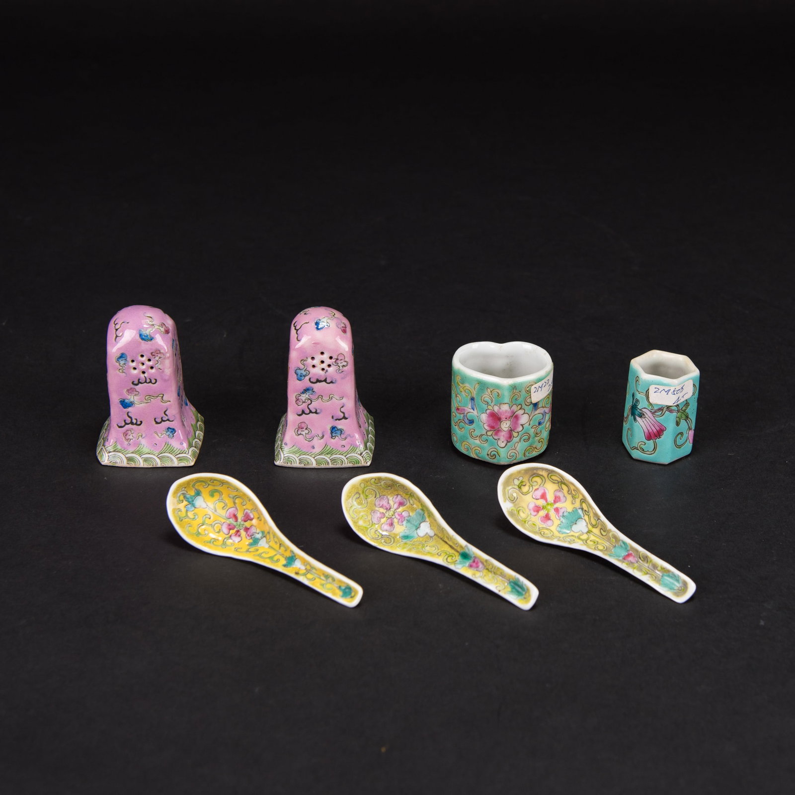 (LOT OF 7) GROUP OF CHINESE FAMILLE-ROSE TABLEWARE: (lot of 7) Group of Chinese famille-rose tableware, including a spoon, spice jar and small containers in various designs. Spoon: 3.35"l (8.5 cm)