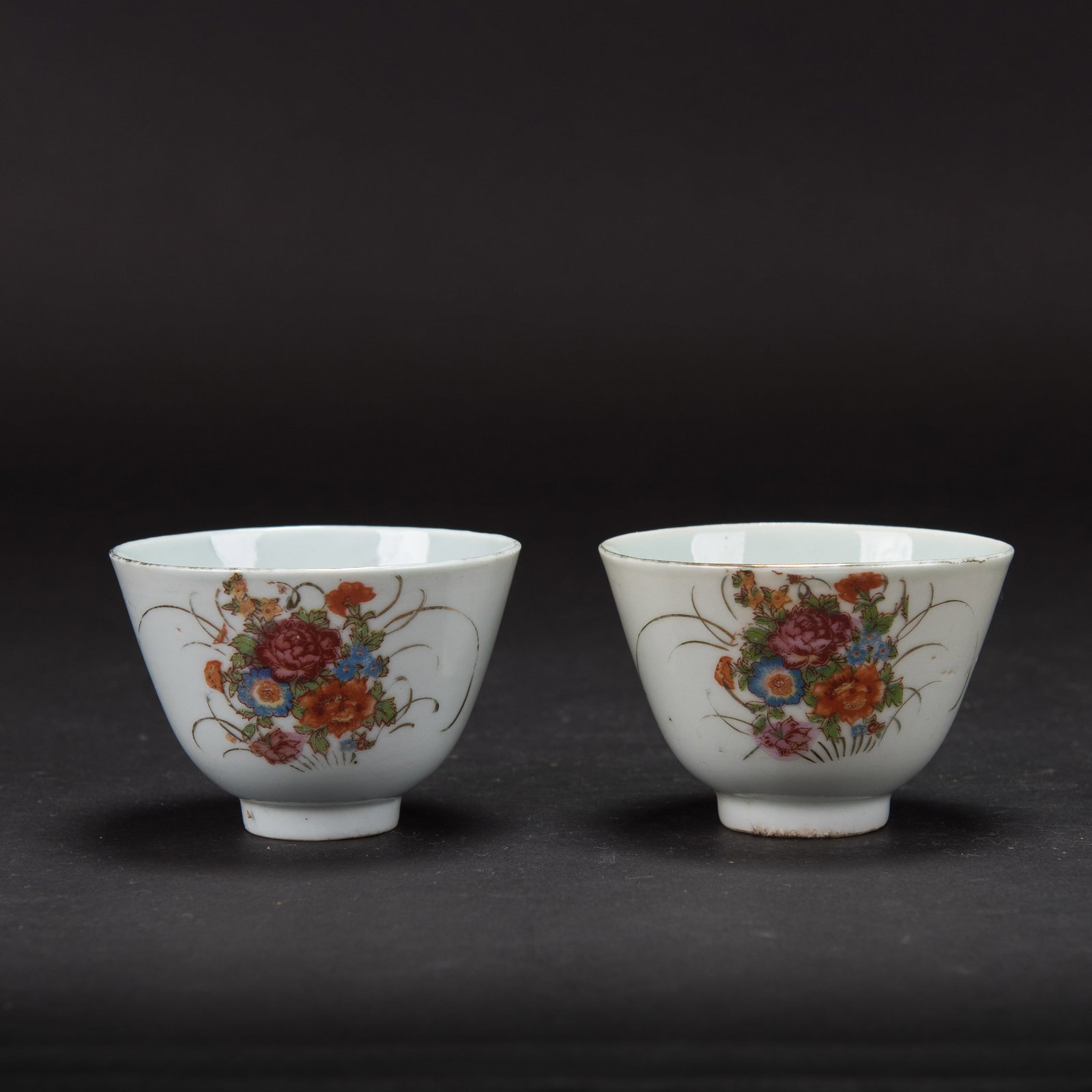 (LOT OF 2) PAIR OF YANGCAI 'FLORAL' CUPS, REPUBLIC PERIOD: (lot of 2) A pair of yangcai 'floral' cups, Republic period. H5.5 x 8 cm