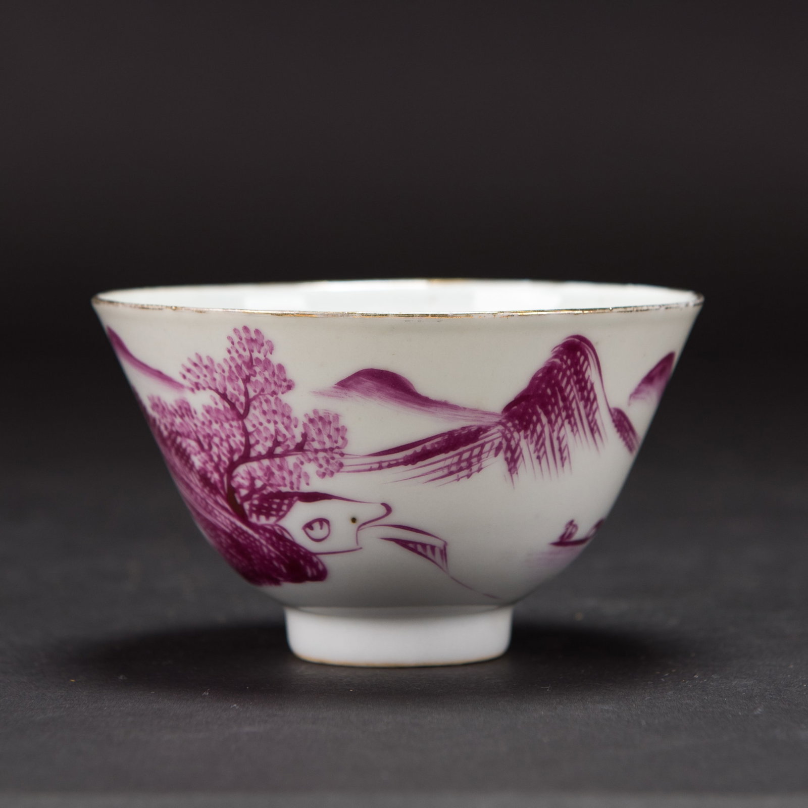 A PINK-GLAZED 'LANDSCAPE' BOWL, REPUBLIC PERIOD: A pink-glazed 'landscape' bowl, Republic period. H6 x 10.5 cm