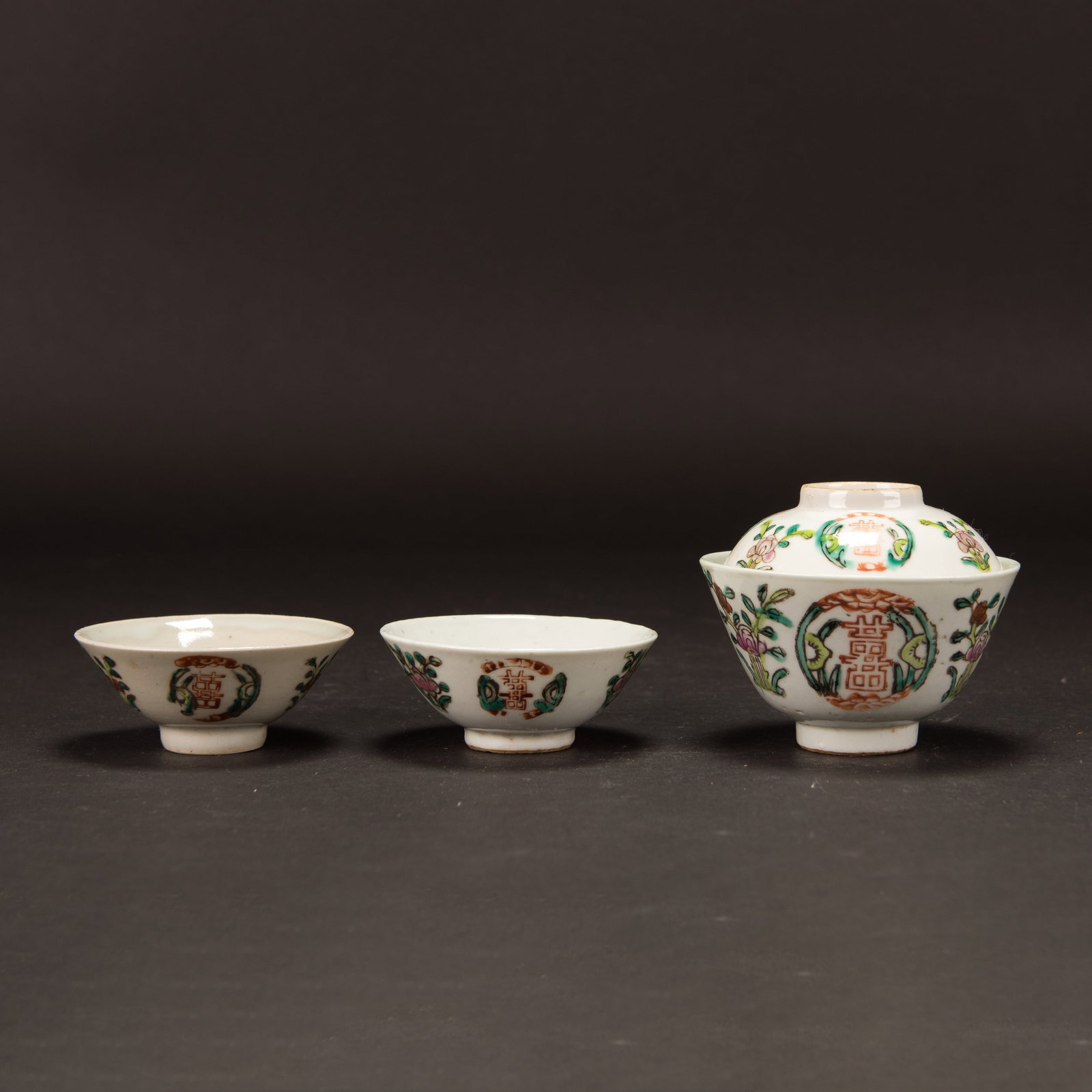 (LOT OF 4) FAMILLE-ROSE 'FLORAL' BOWLS AND COVER, REPUBLIC PERIOD (1 of 15)