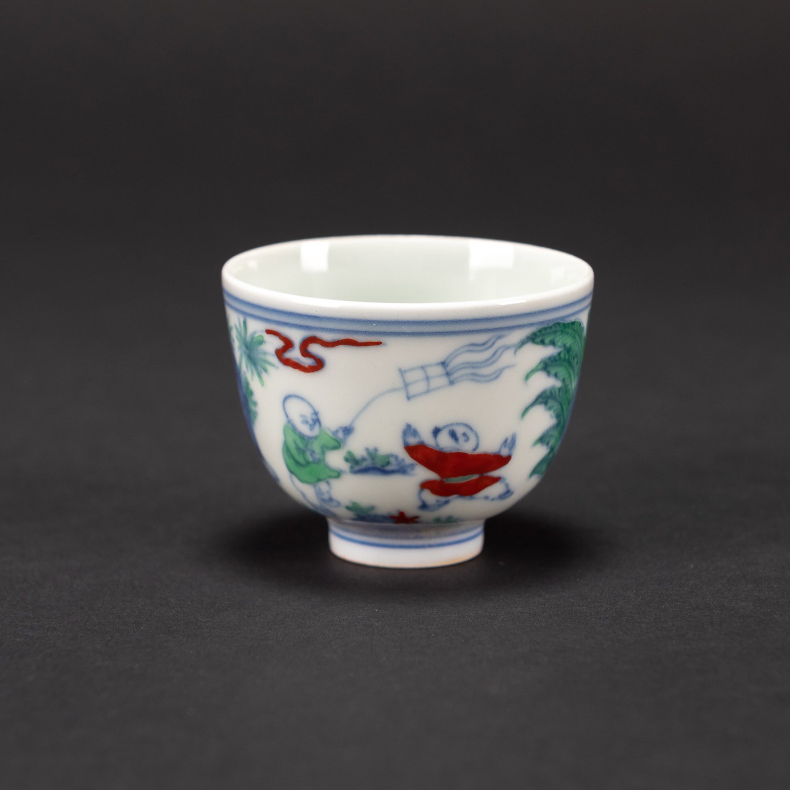 CHINESE DOUCAI 'FIGURAL' CUP, CHENGHUA MARK: Chinese doucai 'figural' cup, Chenghua mark. H5 x D6.3 cm