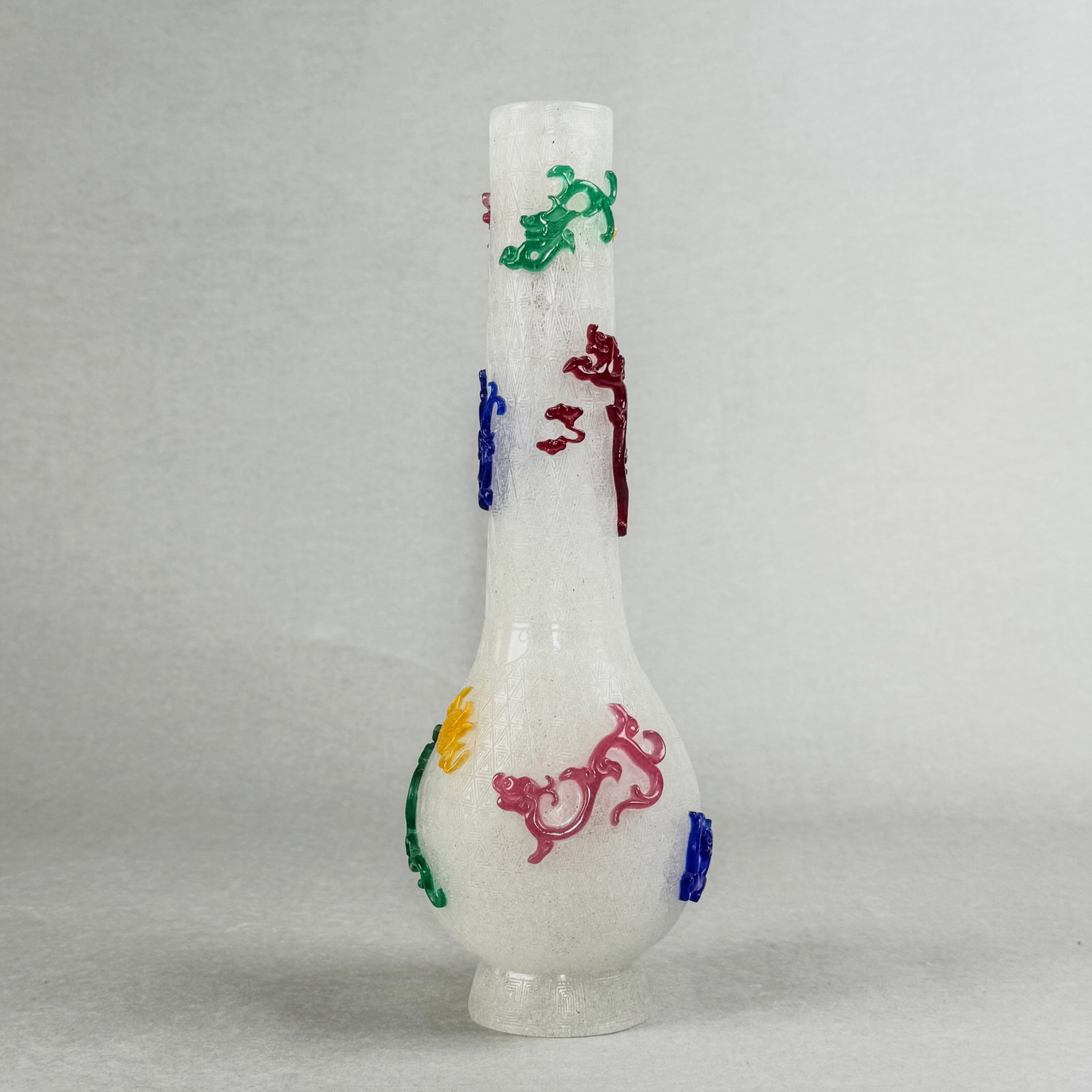 CHINESE PEKING GLASS VASE WITH MULTI COLOR OVERLAY: A Chinese cameo Peking glass vase with multi-color overlay. Dimensions: Height: 9 in. (22.9 cm). Note: This item is in New York, where it can be shipped from.