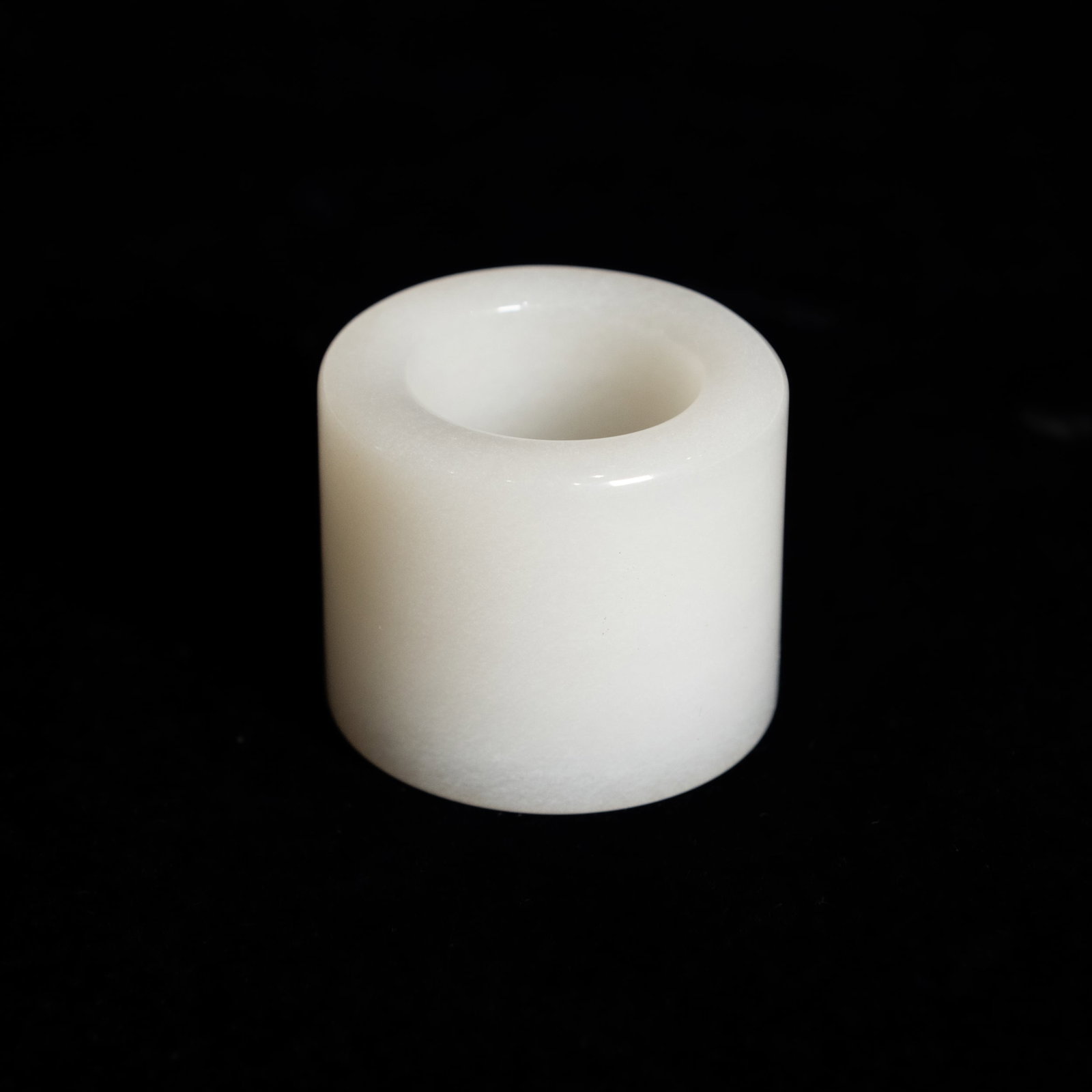 WHITE JADE THUMB RING: White jade thumb ring. 1.38"h x 1.65"d (3.5 x 4.2 cm)