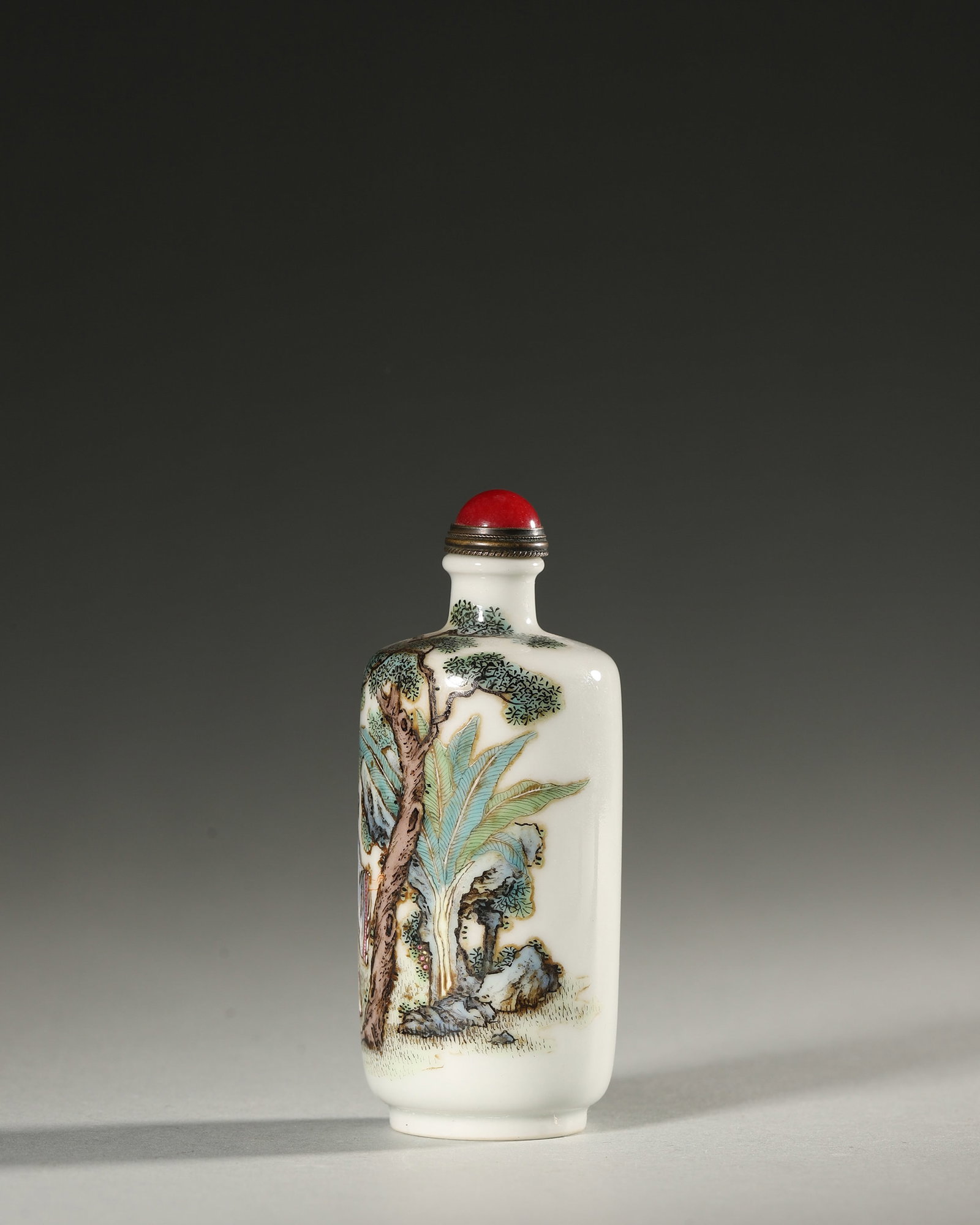 A POLYCHROME 'FIGURAL' PORCELAIN SNUFF BOTTLE - 2