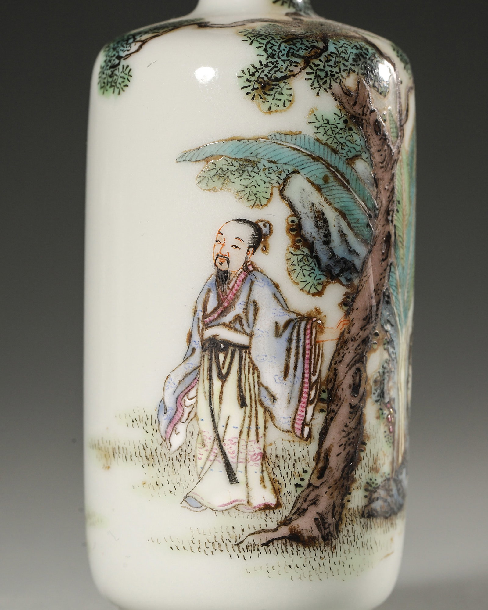 A POLYCHROME 'FIGURAL' PORCELAIN SNUFF BOTTLE - 4