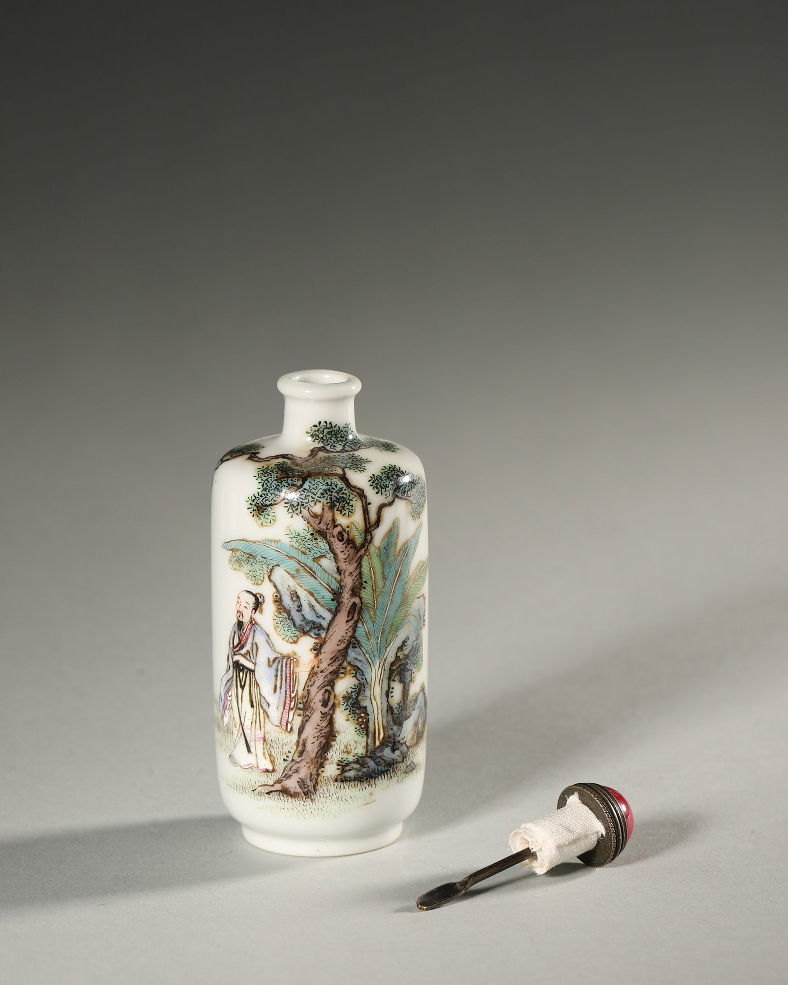 A POLYCHROME 'FIGURAL' PORCELAIN SNUFF BOTTLE - 6