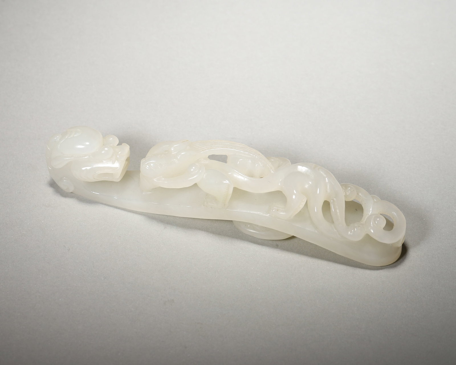 A JADE 'DRAGON' BELT HOOK (1 of 6)