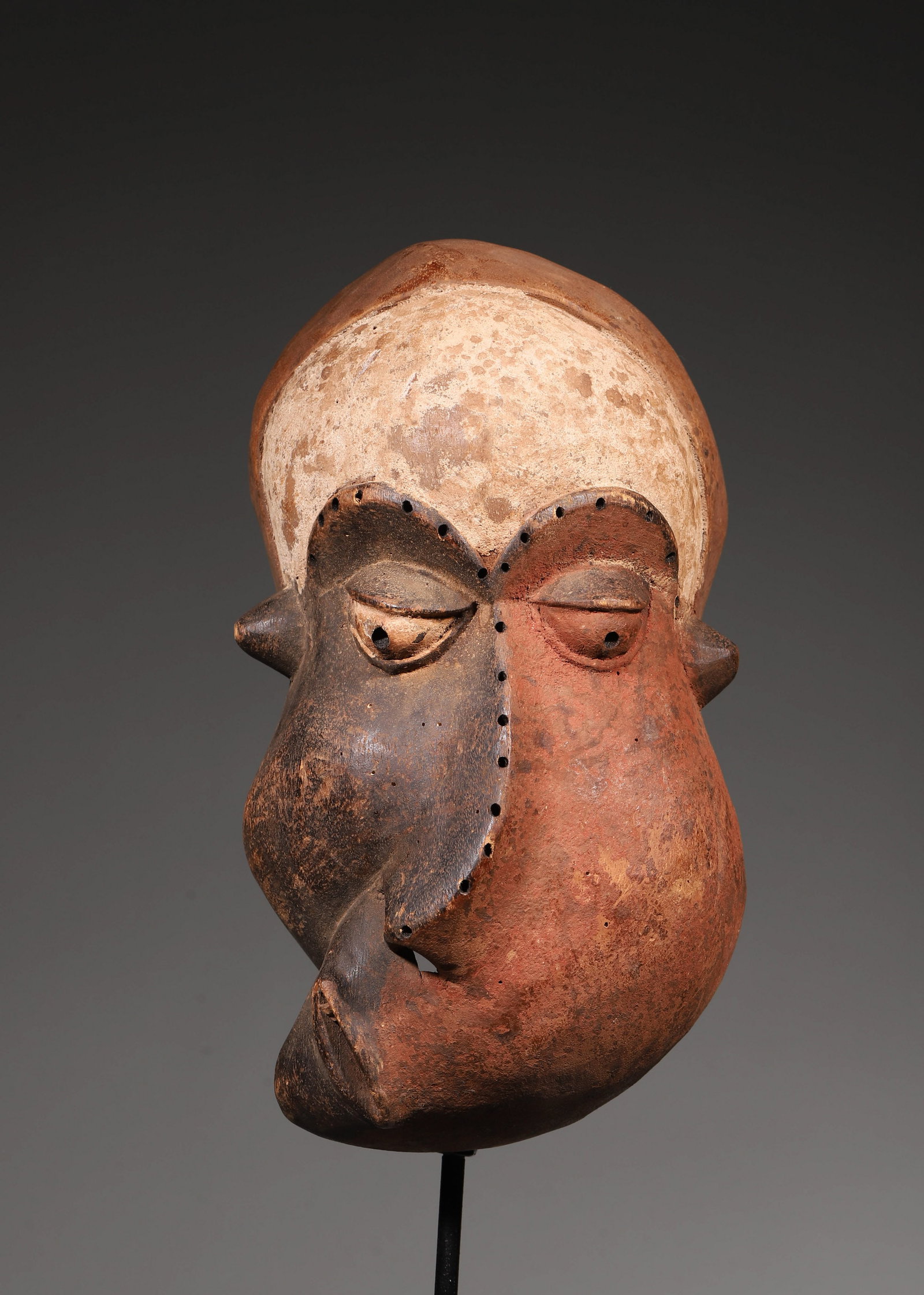 A SONGYE CARVED WOOD DISTORTED-FACE MASK (1 of 9)