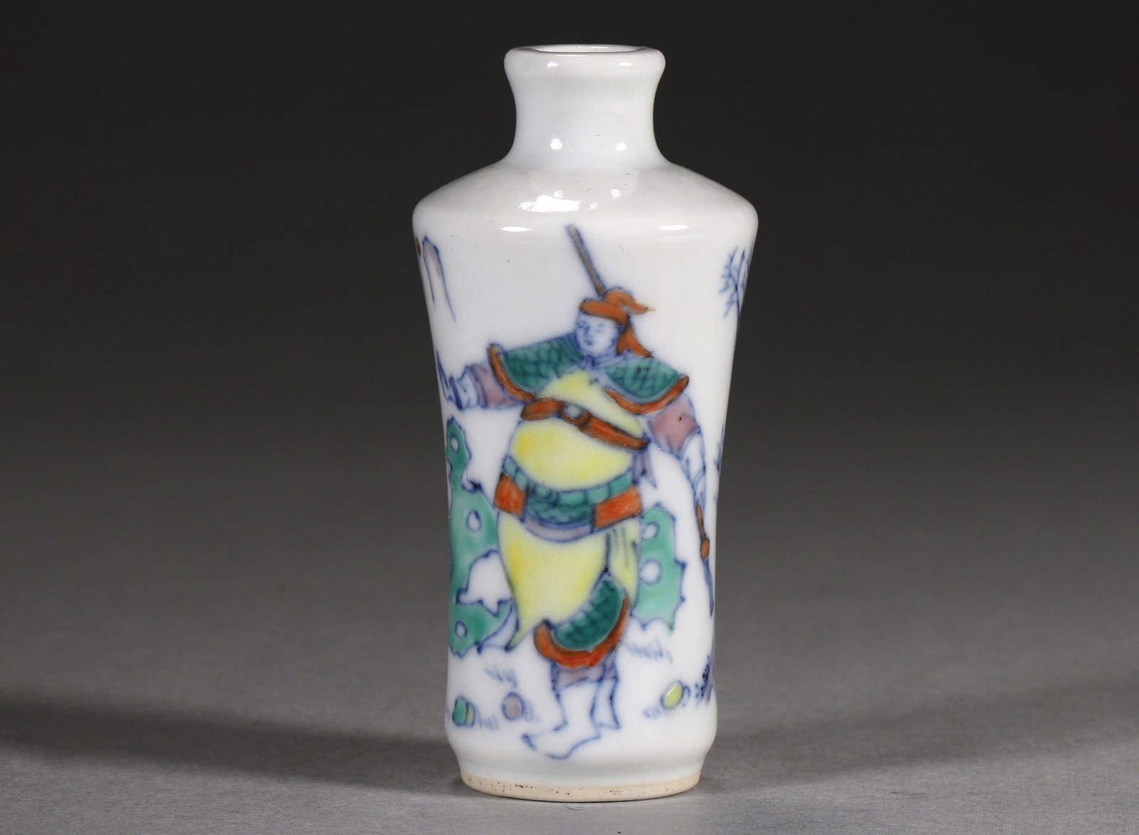 A DOUCAI 'WARRIOR' PORCELAIN SNUFF BOTTLE (1 of 7)