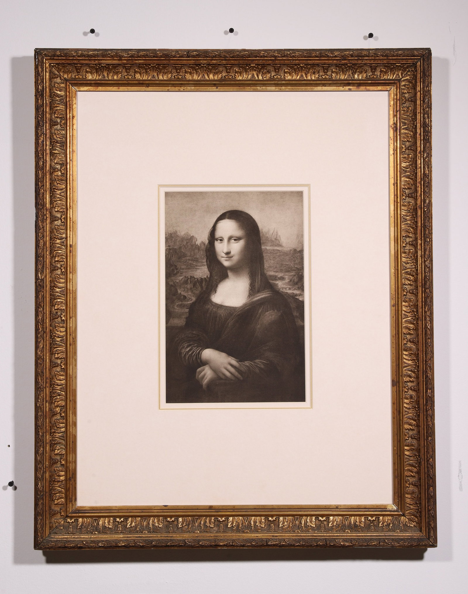 AFTER LEONARDO DA VINCI, MONA LISA, PHOTOGRAVURE: A German photogravure after Leonardo da Vinci's 'Mona Lisa', dated 1900, in a gilt frame. Dimensions: Image: 33 x 21.5 cm; Frame: 76.5 x 61.5 cm. Note: Leonardo da Vinci (1452-1519) was an Italian