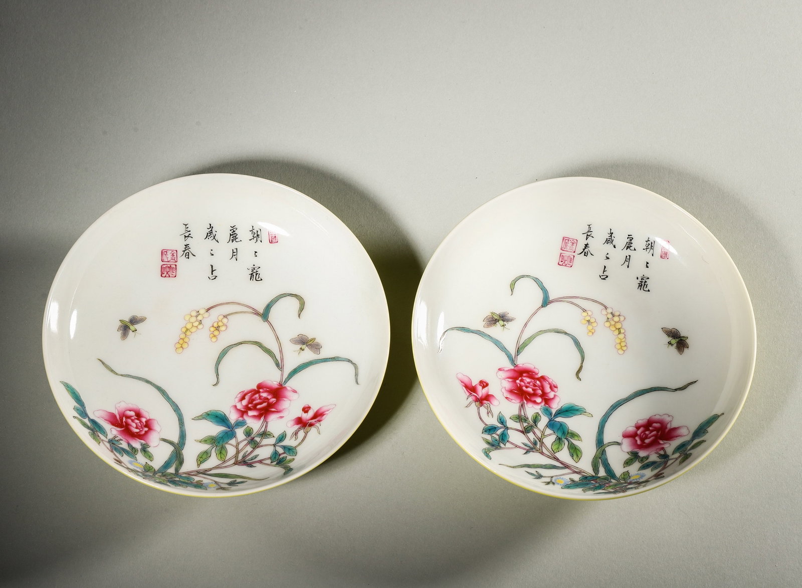A PAIR OF FAMILLE-ROSE 'FLOWER AND BUTTERFLY' PLATES (1 of 6)
