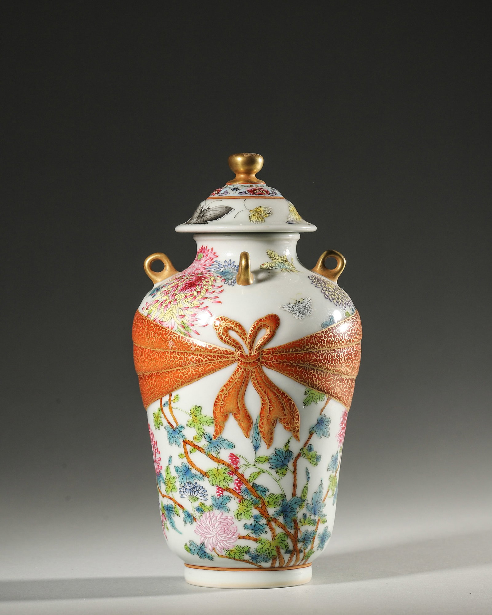 AN IRON-RED AND FAMILLE-ROSE FLORAL PORCELAIN VASE (1 of 7)