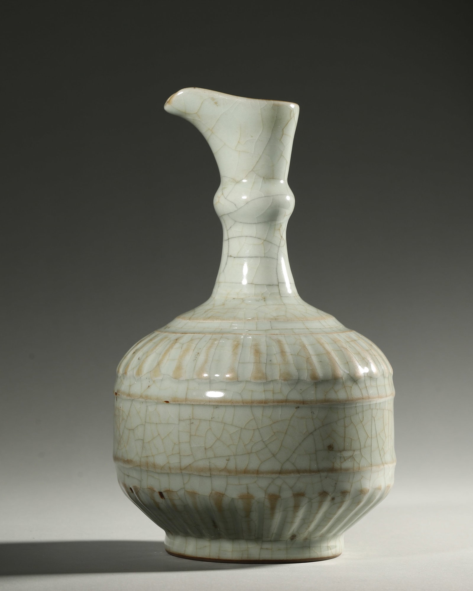 A GE-TYPE CRACKLE-GLAZED PORCELAIN VASE: A porcelain vase covered in a Ge-type crackle glaze. Diam. 15 cm; Ht. 25 cm.