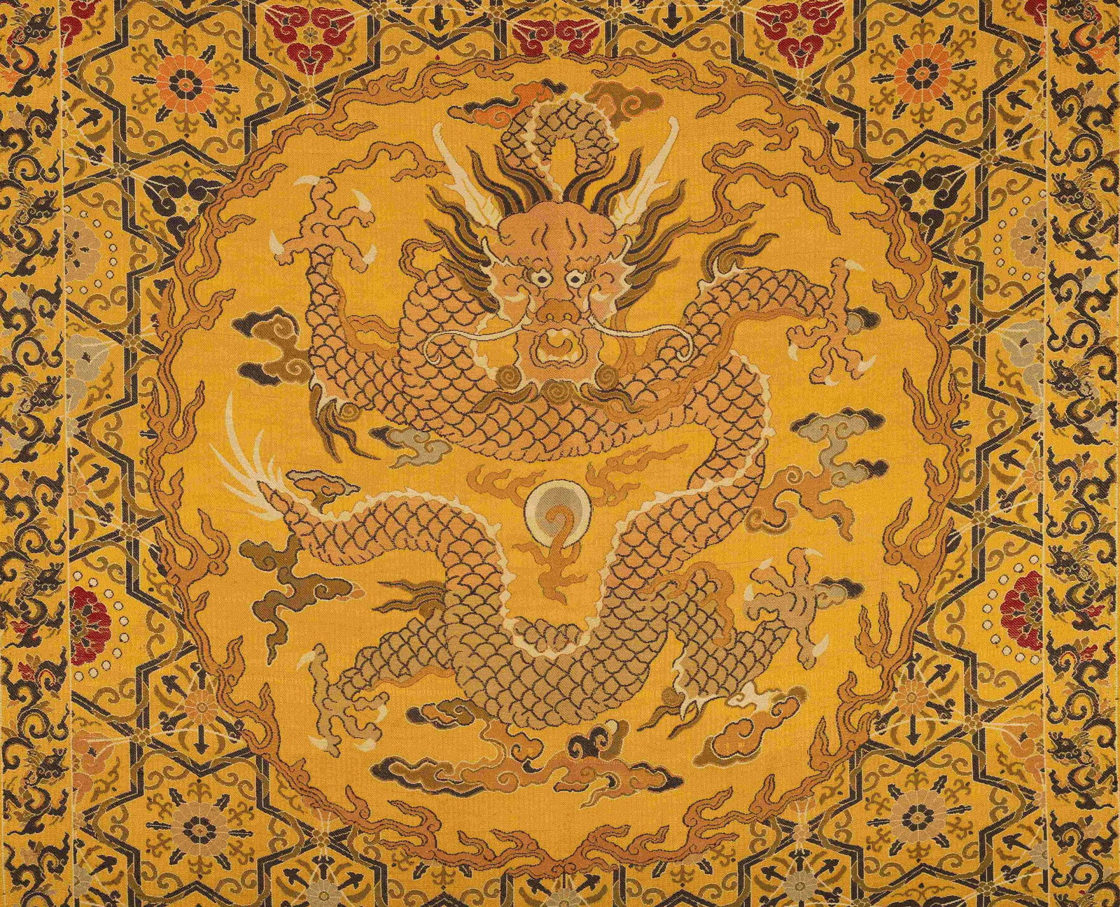 A SILK DRAGON-PATTERN HANGING SCREEN - 3