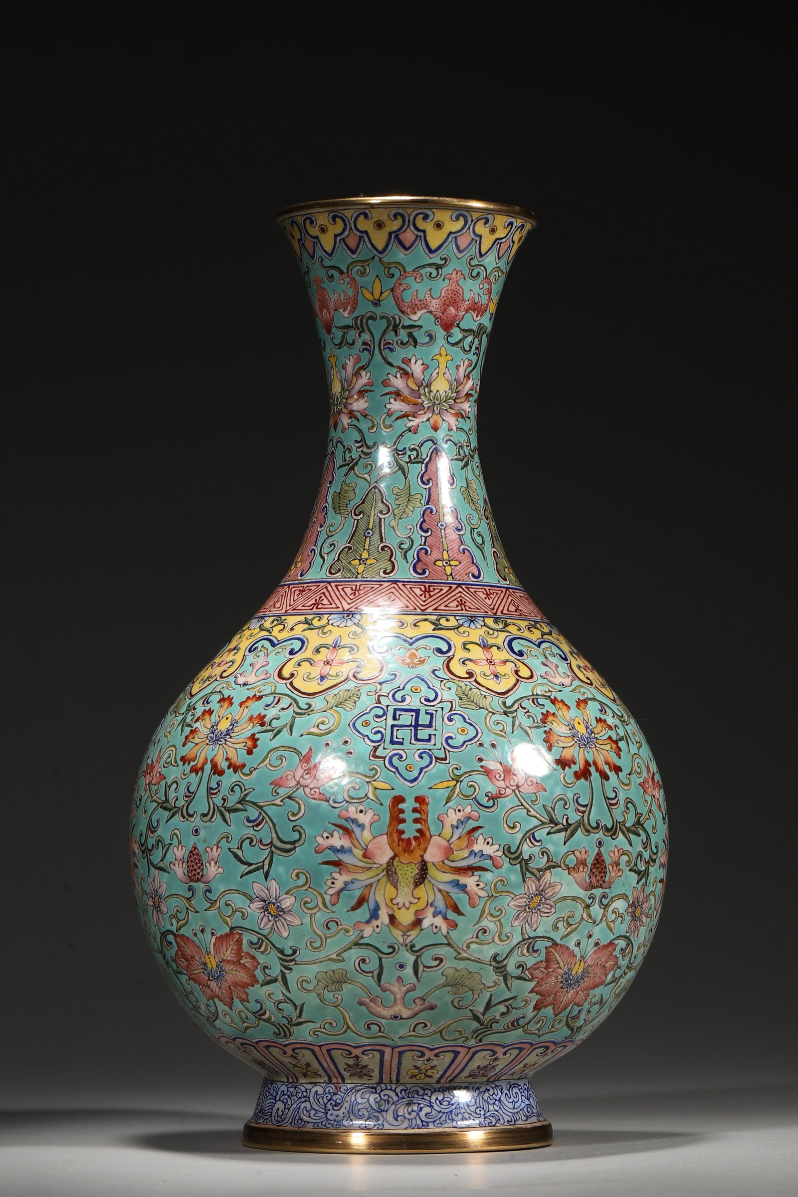 A COPPER-BODY PAINTED-ENAMEL TURQUOISE-GROUND VASE WITH FLORAL SCROLLS: A copper-body painted-enamel vase decorated with floral scrolls and bat motifs on a turquoise ground, with gilt rims. The base bears a mark described in the source as Qianlong. Dimensions: 14 x 26 cm;