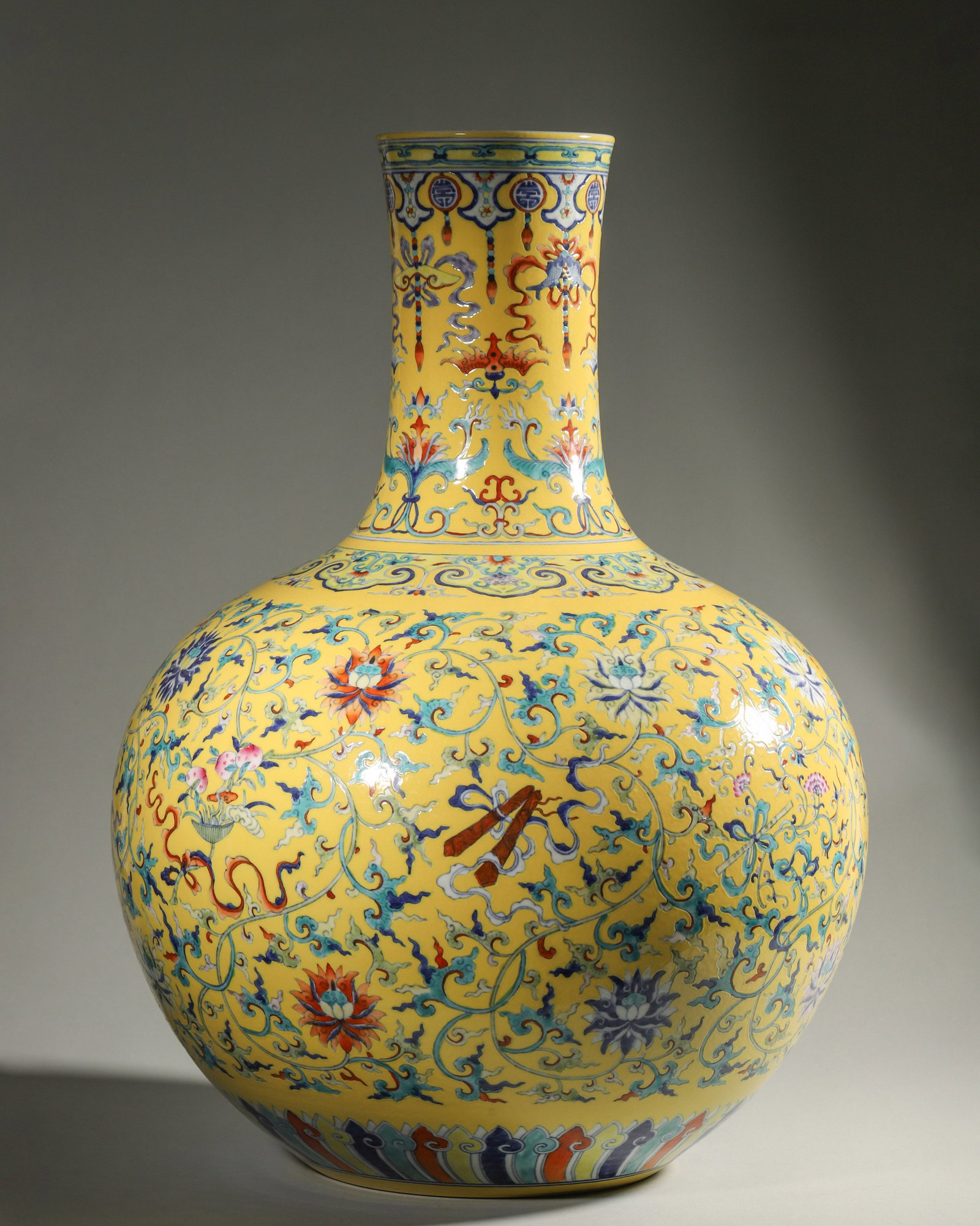 A YELLOW-GROUND FAMILLE-ROSE INTERLOCKING-LOTUS PORCELAIN VASE (1 of 8)