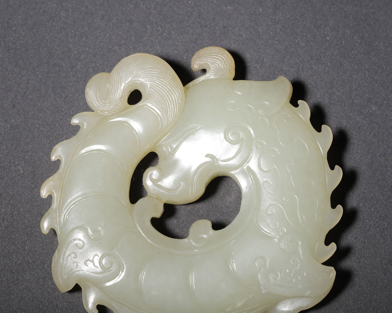 A WHITE JADE OPENWORK 'DRAGON' PENDANT - 5