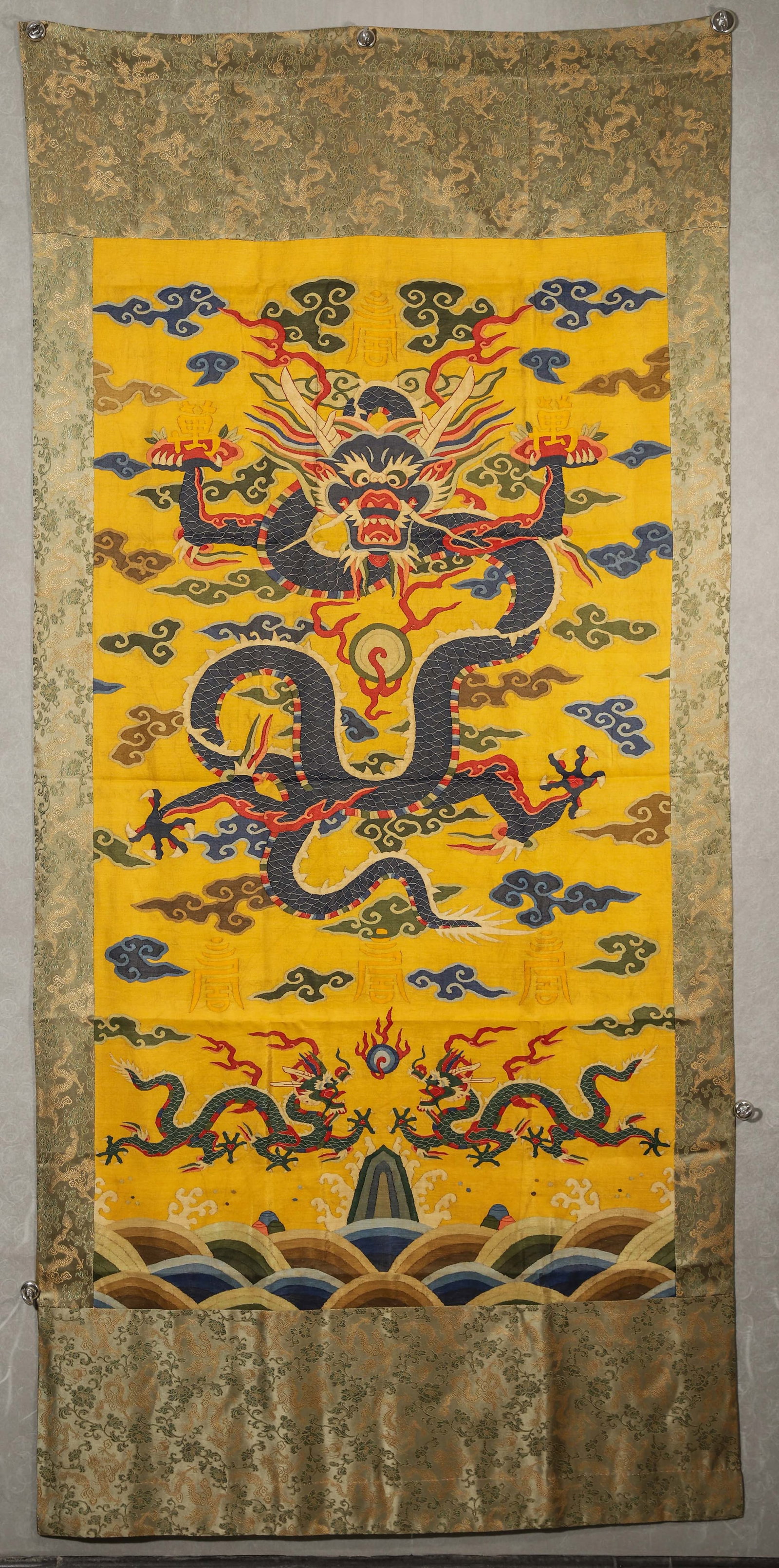 A KESI 'DRAGON' HANGING SCREEN: A kesi hanging screen woven with dragon motifs. L. 191 cm; W. 90 cm.