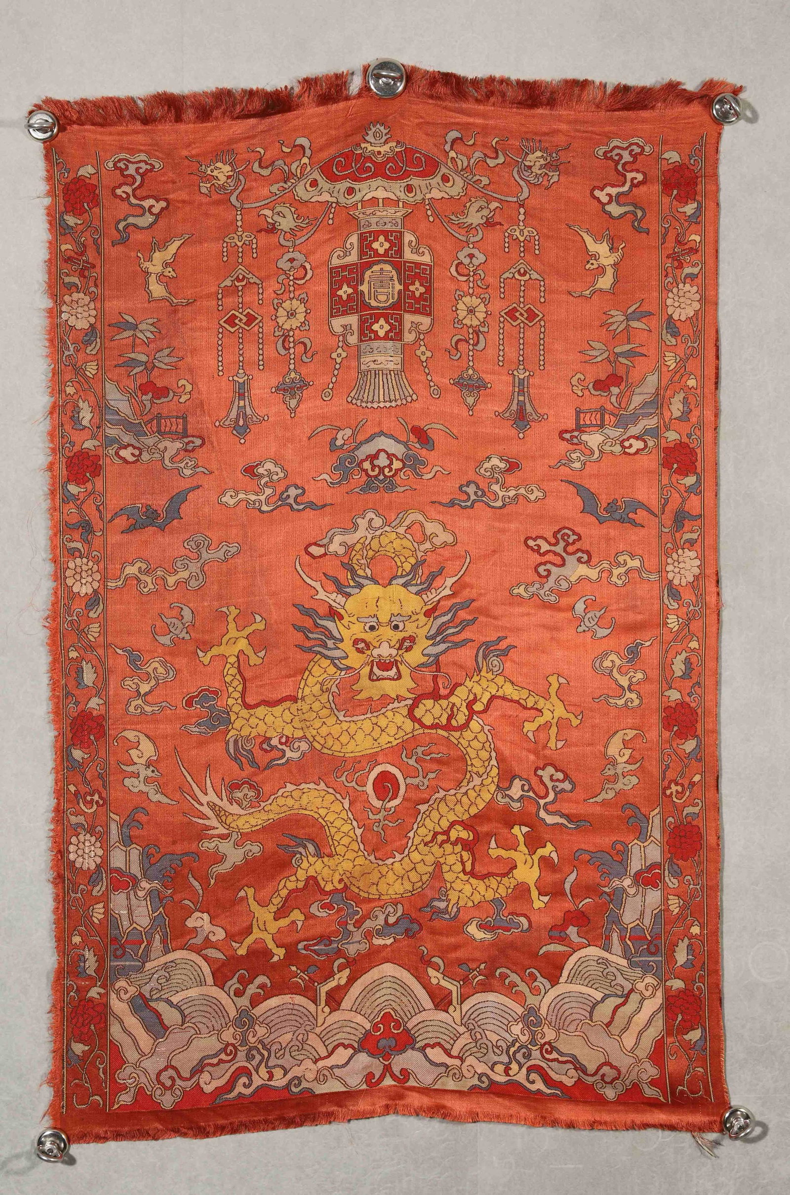 A KESI 'DRAGON' HANGING SCREEN: A kesi hanging screen woven with dragon motifs. L. 79 cm; W. 52 cm.