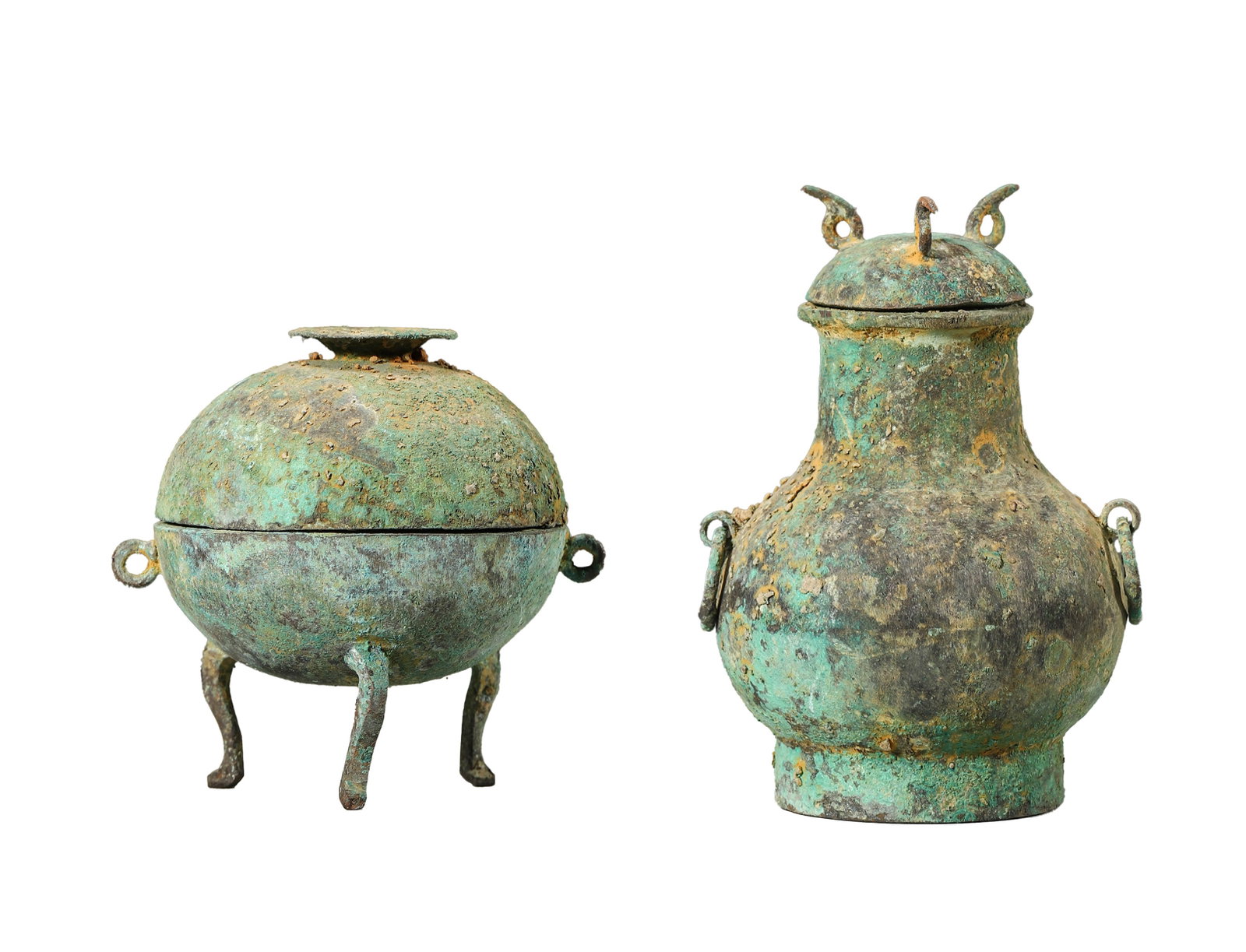A SET OF TWO BRONZE VESSELS (1 of 15)