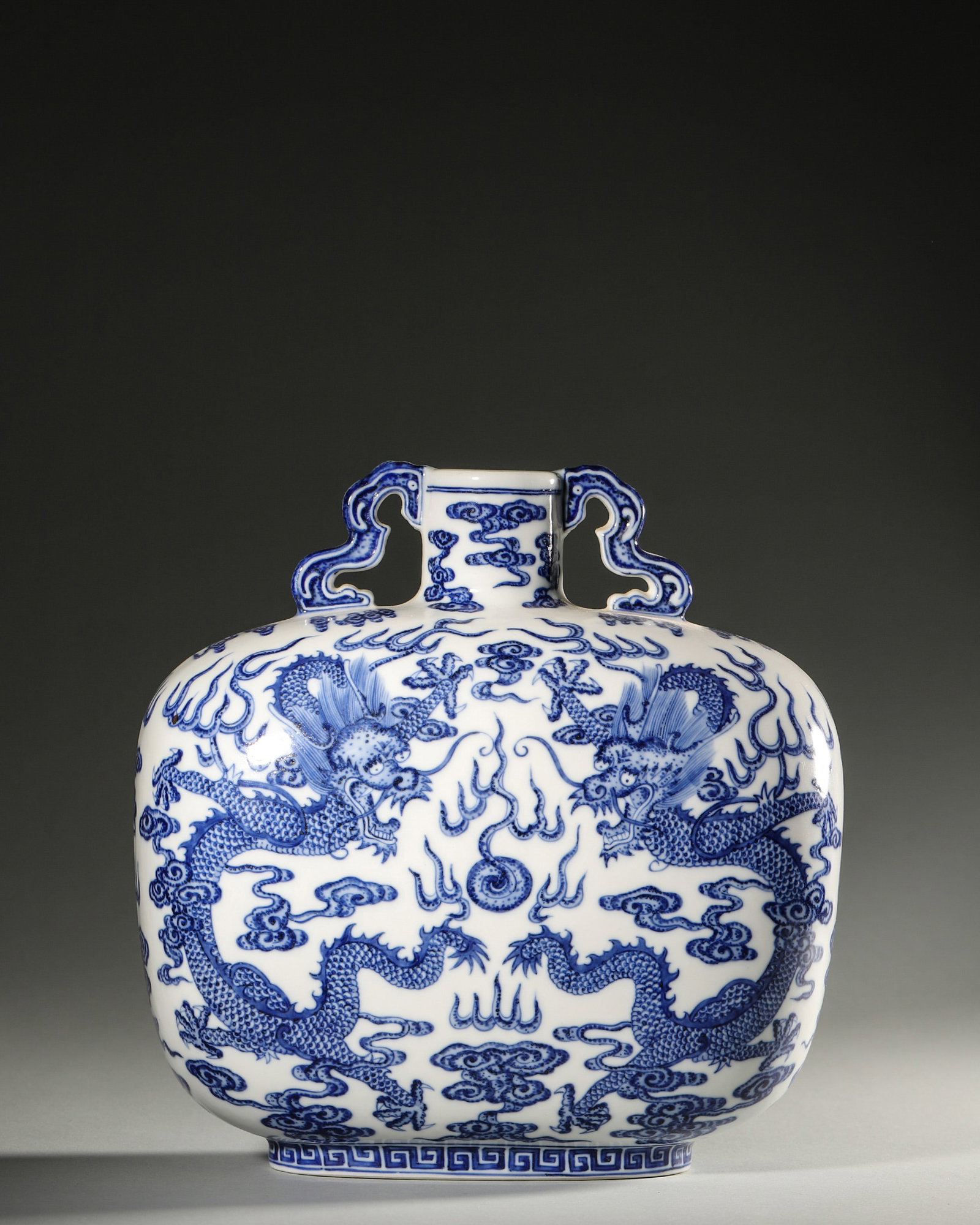 A BLUE-AND-WHITE 'DRAGON' PORCELAIN FLASK (1 of 7)
