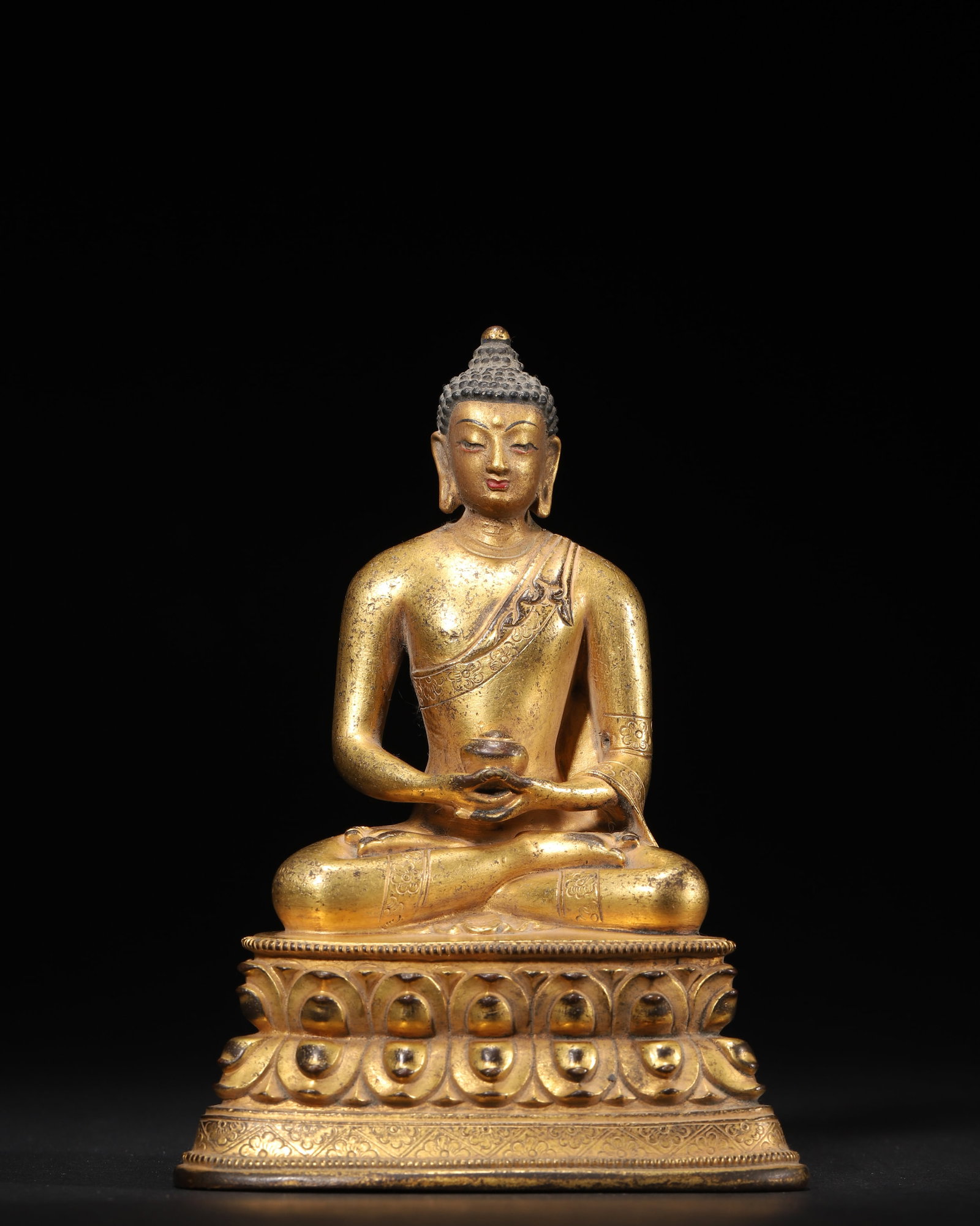 A GILT-BRONZE FIGURE OF SHAKYAMUNI BUDDHA (1 of 10)