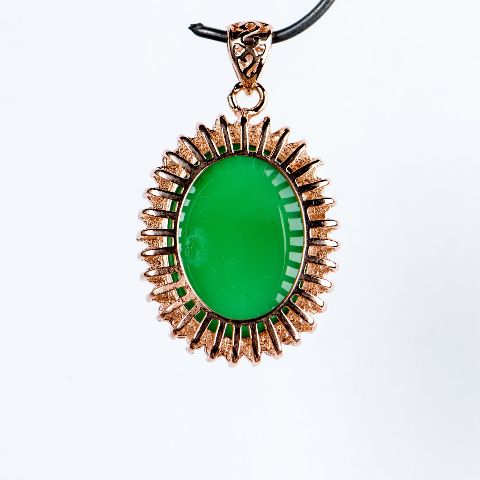 A JADEITE AND DIAMOND PENDANT - 2