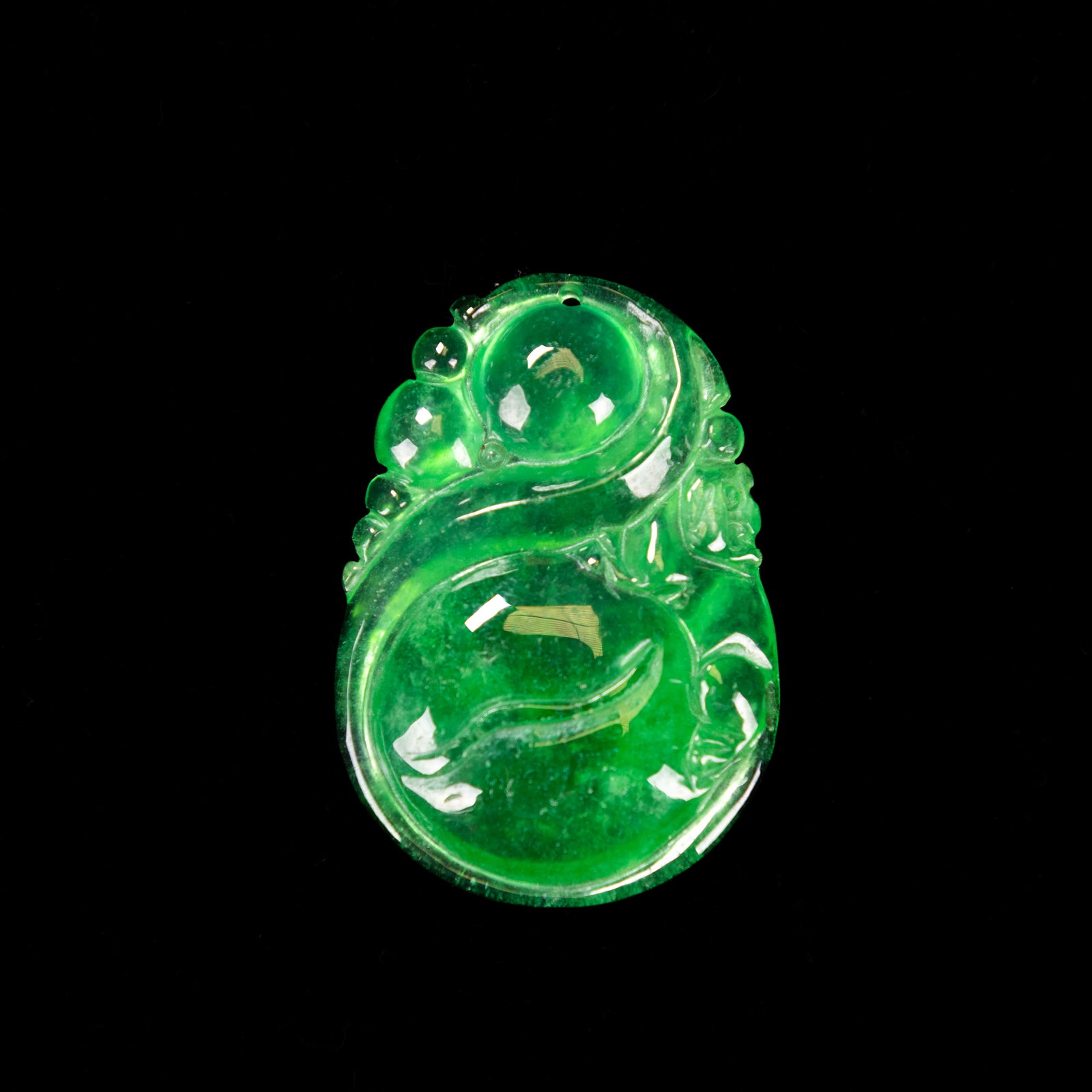 A JADEITE PENDANT: A jadeite pendant. 5 x 3.5 cm