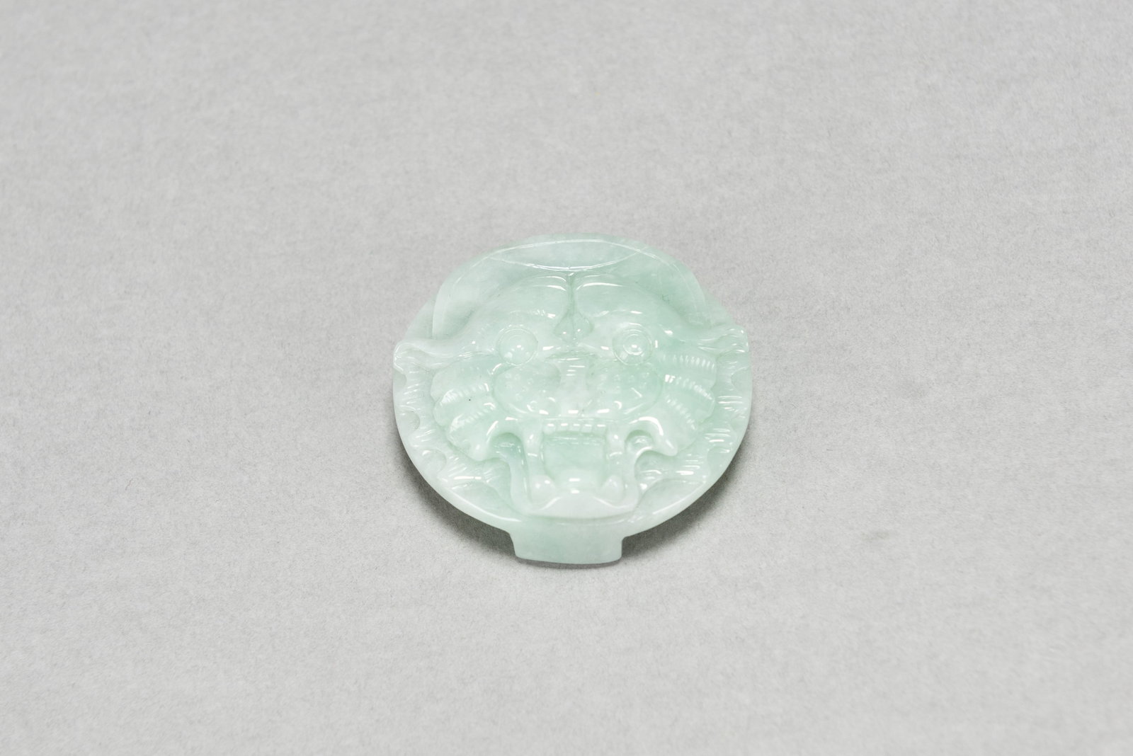 A CHINESE JADEITE ORNAMENT - 2