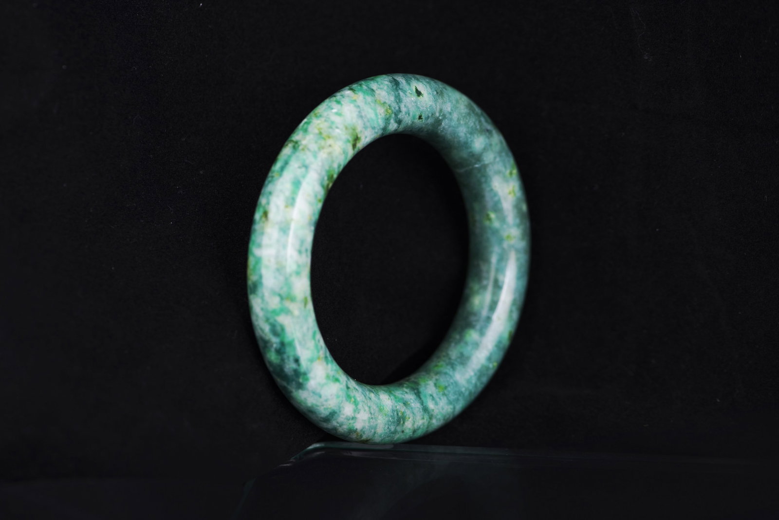 A GREEN JADEITE BANGLE - 2