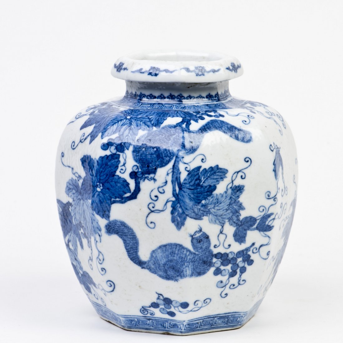 A BLUE AND WHITE 'SQUIRREL' VASE WITH KANGXI MARK, 20TH: A BLUE AND WHITE 'SQUIRREL' VASE WITH KANGXI MARK, 20TH CENTURY
