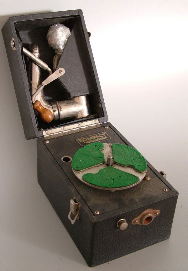 7037 KOMPACT PORTABLE WINDUP RECORD PLAYER 8 X 5 X 6 Nov 13, 2004