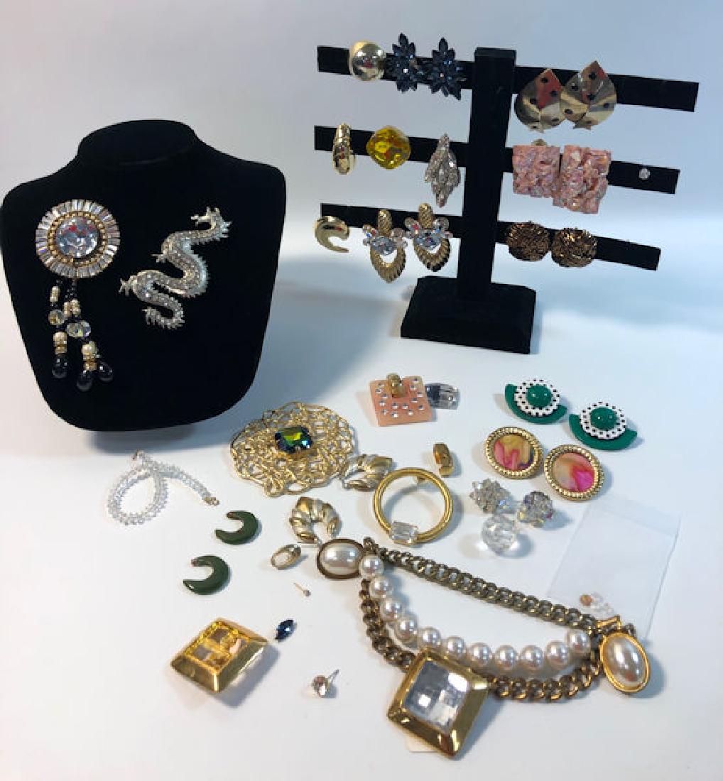 ASSORTED FASHION JEWELRY AND ACCESSORIES LOT ~ TEN PAIR (1 of 10)