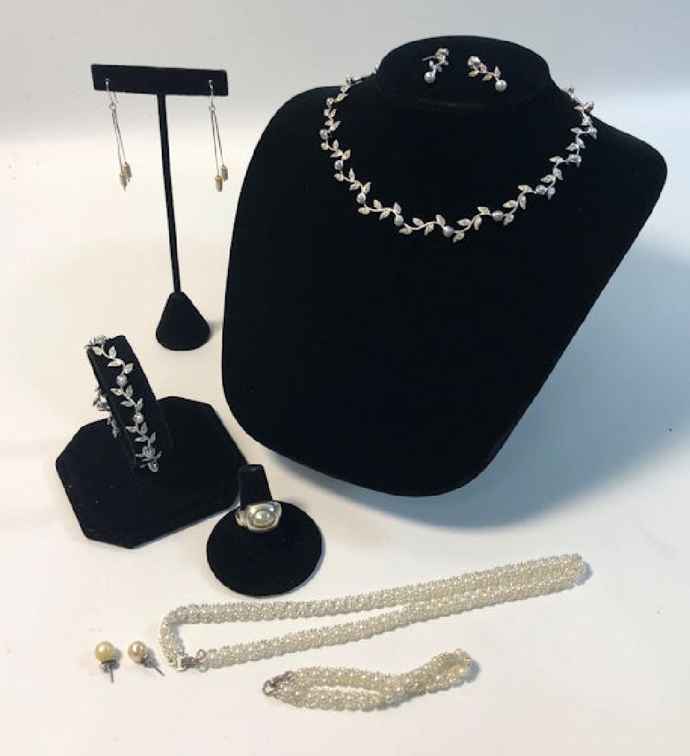 FAUX PEARL JEWELRY LOT ~ CHOKER LENGTH FAUX PEARL (1 of 7)