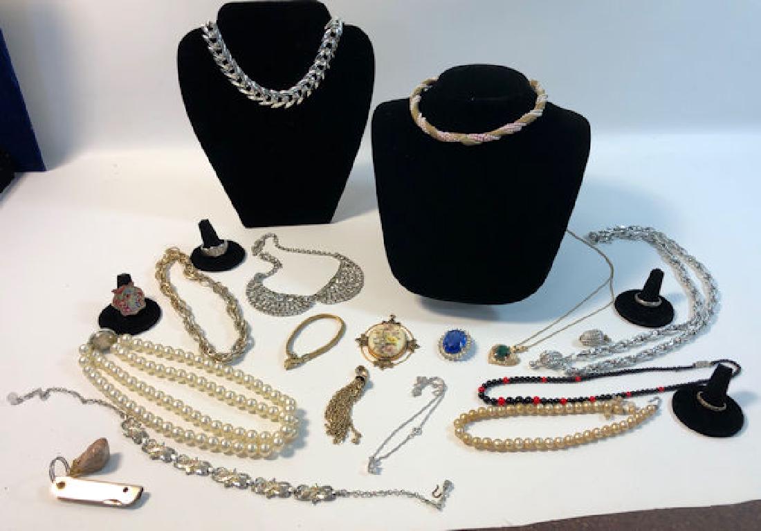 VINTAGE COSTUME JEWELRY LOT ~ ELEVEN NECKLACES, TWO (1 of 9)