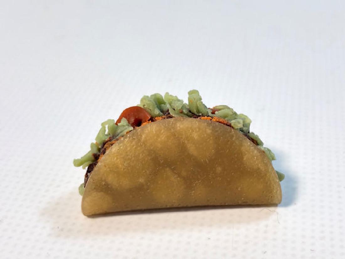 TACO PIN ~ 1.125" LOADED TACO PIN W/SILVER TONE: TACO PIN ~ 1.125" LOADED TACO PIN W/SILVER TONE BACKING. UNSIGNED.