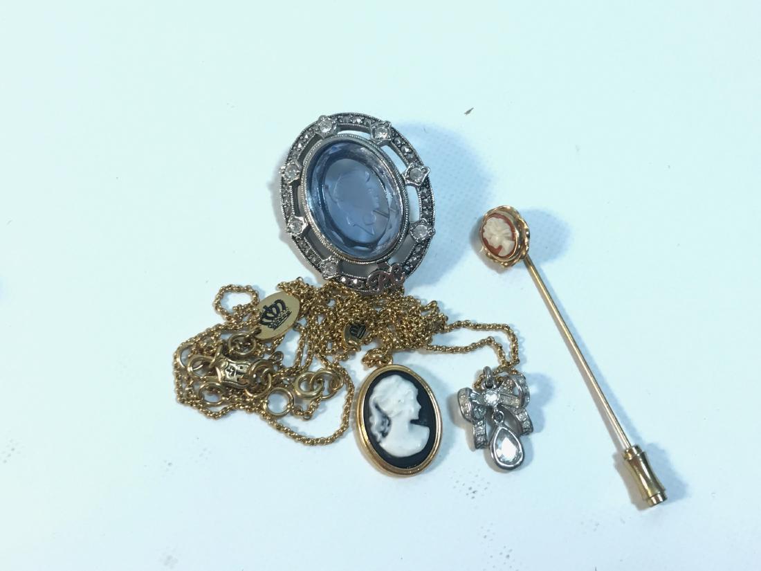 CAMEO JEWELRY LOT ~ AVON BLUE CRYSTAL INTAGLIO PIN '98 (1 of 6)