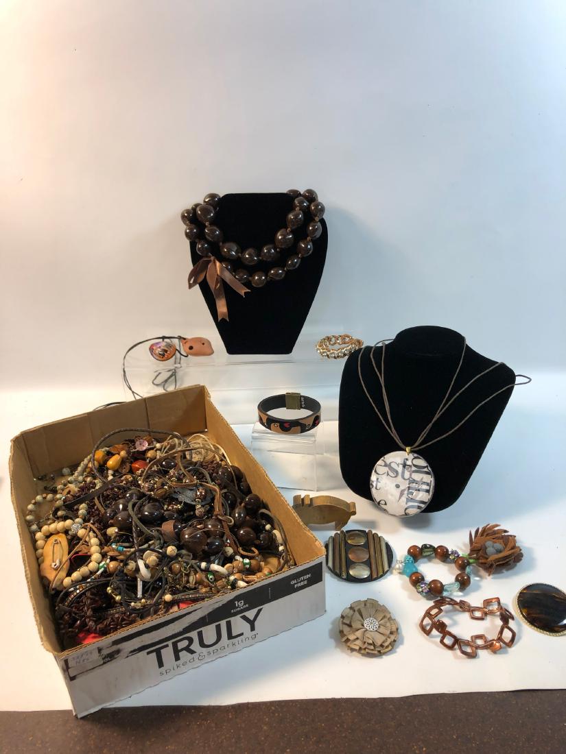 COSTUME AND FASHION JEWELRY BOX LOT ~ ASSORTED EARTH (1 of 13)