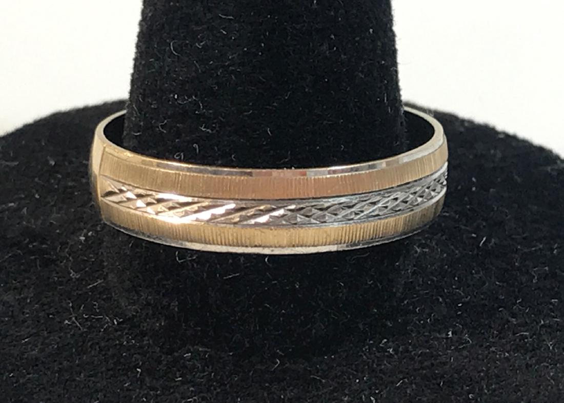 10KT GOLD RING ~ DUAL TONE. STRAIGHT SHANK (SIZE 10.5). (1 of 4)