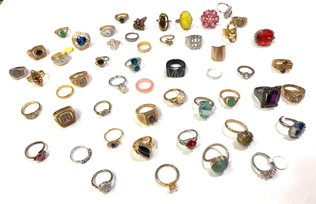 COCKTAIL, FASHION, AND COSTUME RINGS ~ ASSORTED SIZES (1 of 9)