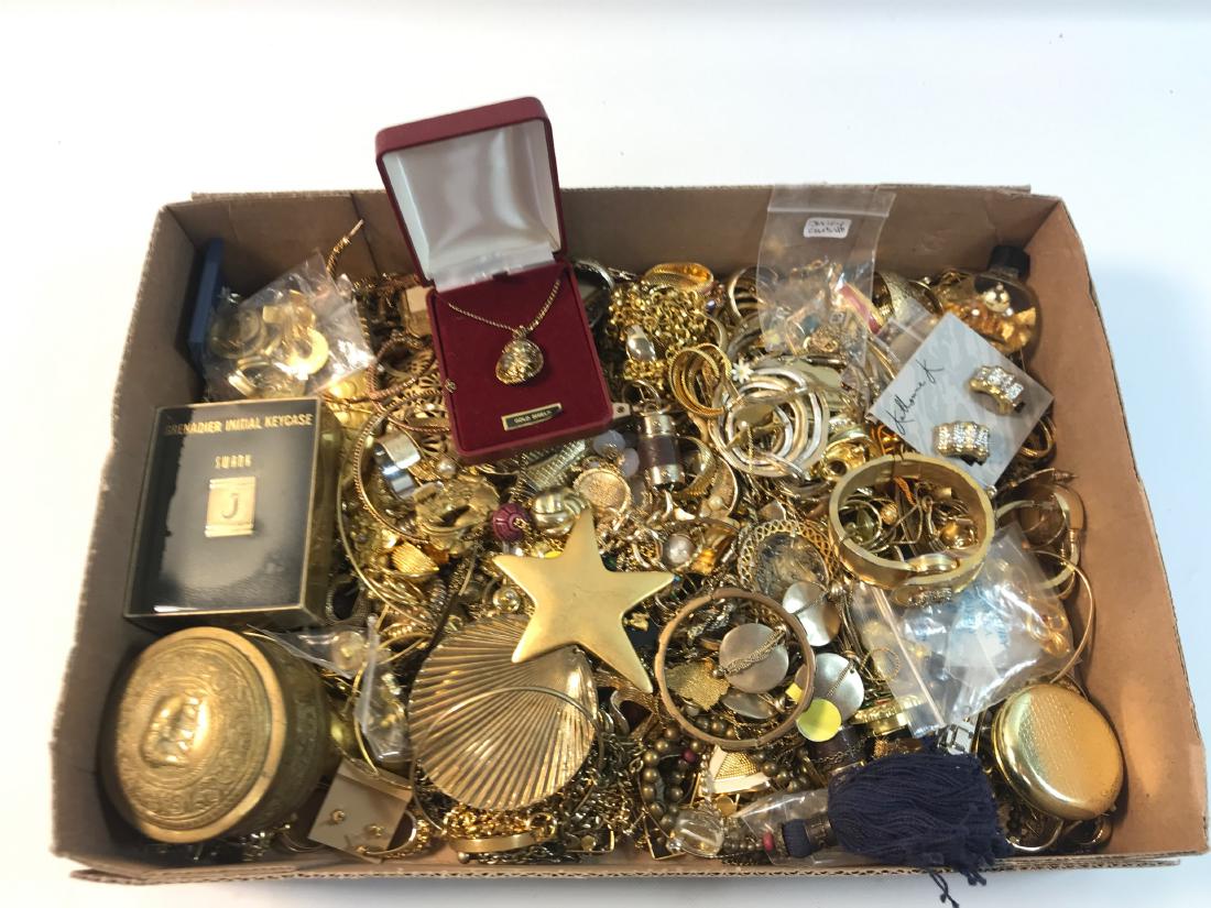 FASHION JEWELRY AND ACCESSORIES LOT ~ FASHION AND (1 of 5)