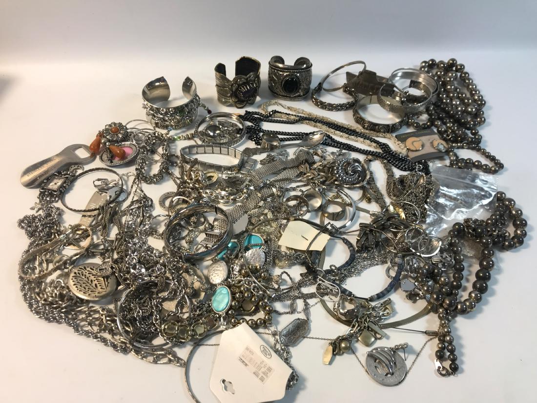 SILVER TONE COSTUME JEWELRY BOX LOT ~ BANGLES (1 of 15)