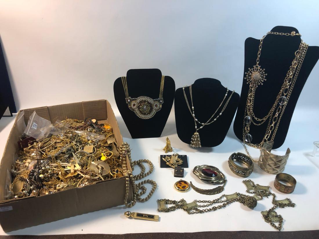 FASHION AND COSTUME JEWELRY BOX LOT ~ ASSORTED PIECES (1 of 7)