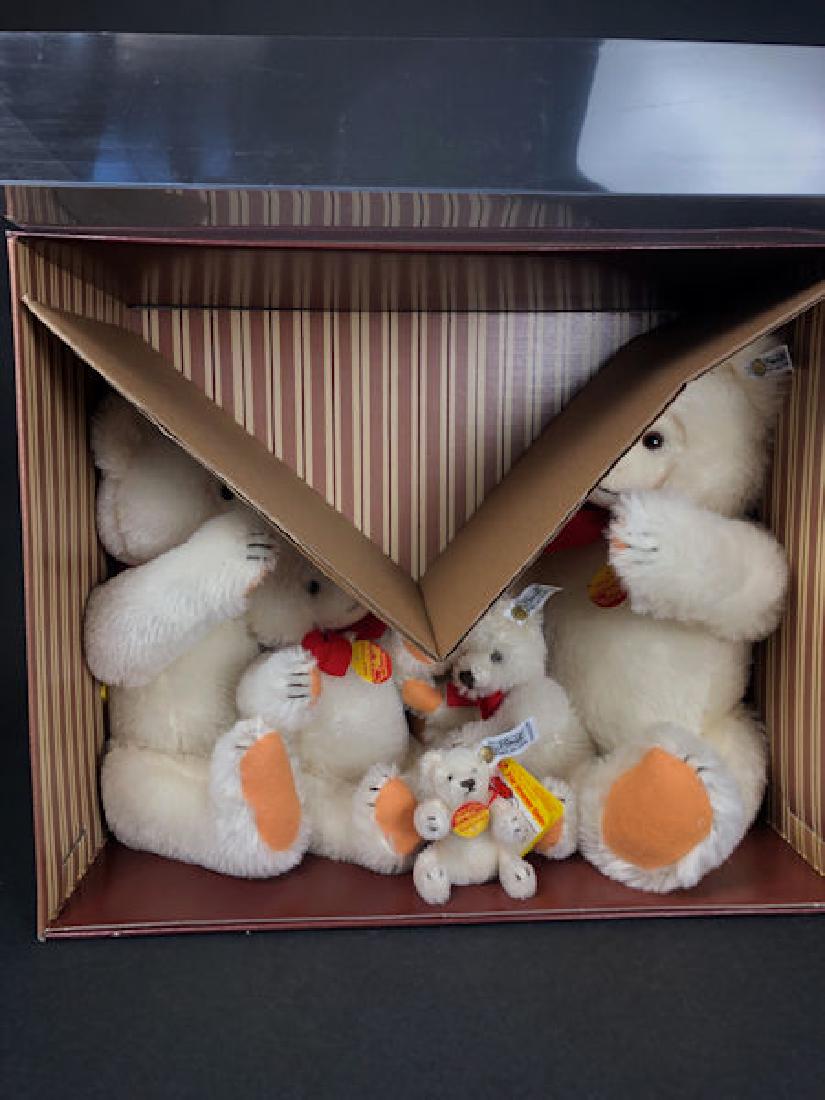 1982 STEIFF COLLECTOR'S EDITION FAMILY OF (5) WHITE: 1983 STEIFF COLLECTOR'S EDITION FAMILY OF (5) WHITE BEARS RANGING FROM 4" TO 16". MIB WITH SLEEVE.