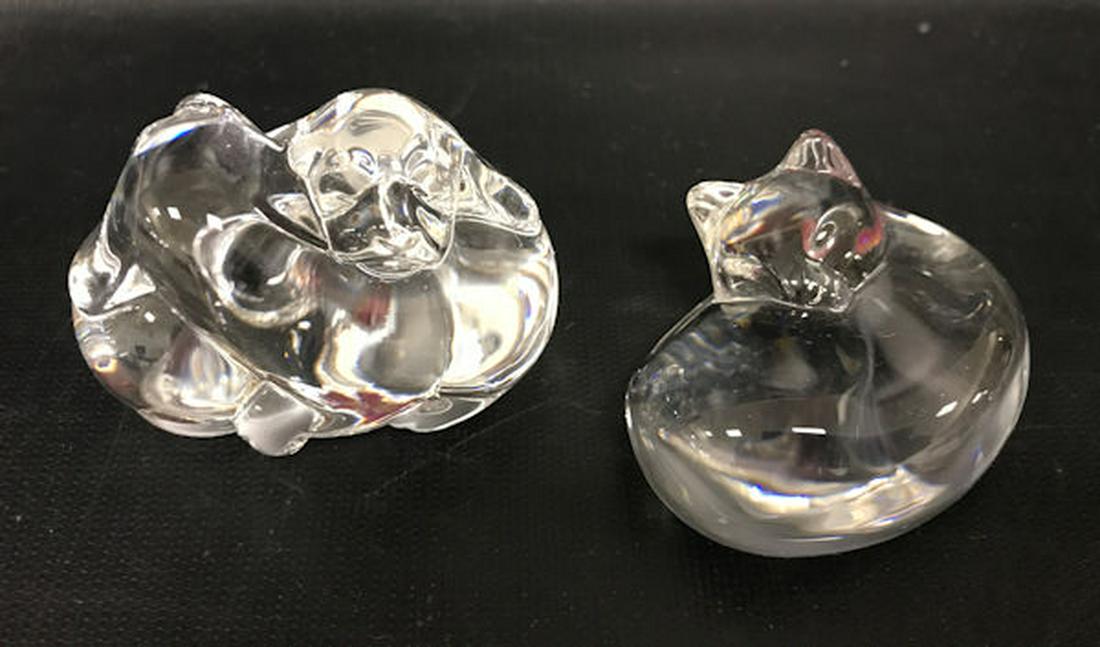 2 STEUBEN CRYSTAL FIGURINES - SLEEPING CAT AND DOGS,: 2 STEUBEN CRYSTAL FIGURINES - SLEEPING CAT AND DOGS, 1½" TO 2"