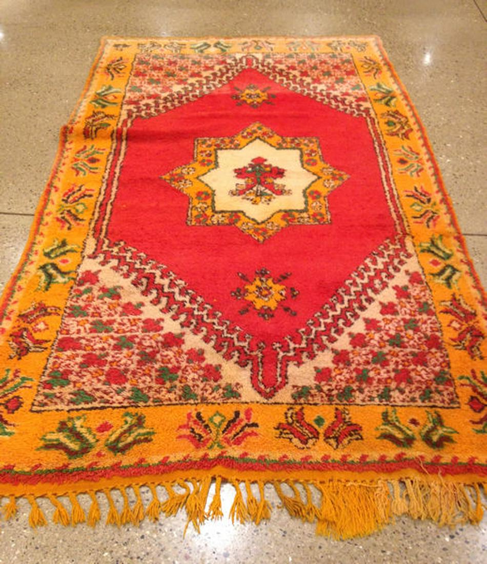 ORIENTAL RUG OLD MOROCCAN, 5'4"x 9'3" (1 of 2)