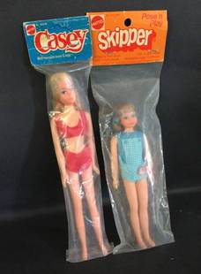 (2) NRFB VINTAGE "BAGGIE" DOLLS - 1973 POSE 'N PLAY: (2) NRFB VINTAGE "BAGGIE" DOLLS - 1973 POSE 'N PLAY "SKIPPER" #1117 AND 1974 "CASEY" WITH MOVABLE ARMS AND LEGS.