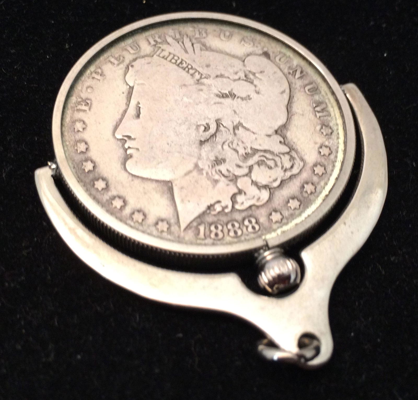 1888O MORGAN SILVER DOLLAR IN PENDANT BEZEL *tax (1 of 2)