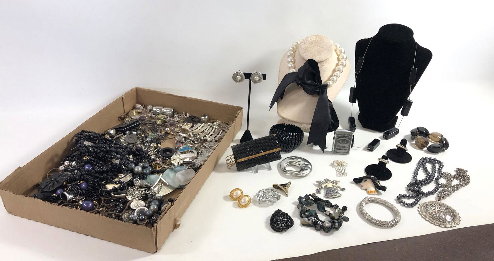 FASHION JEWELRY & ACCESSORIES (1 of 12)