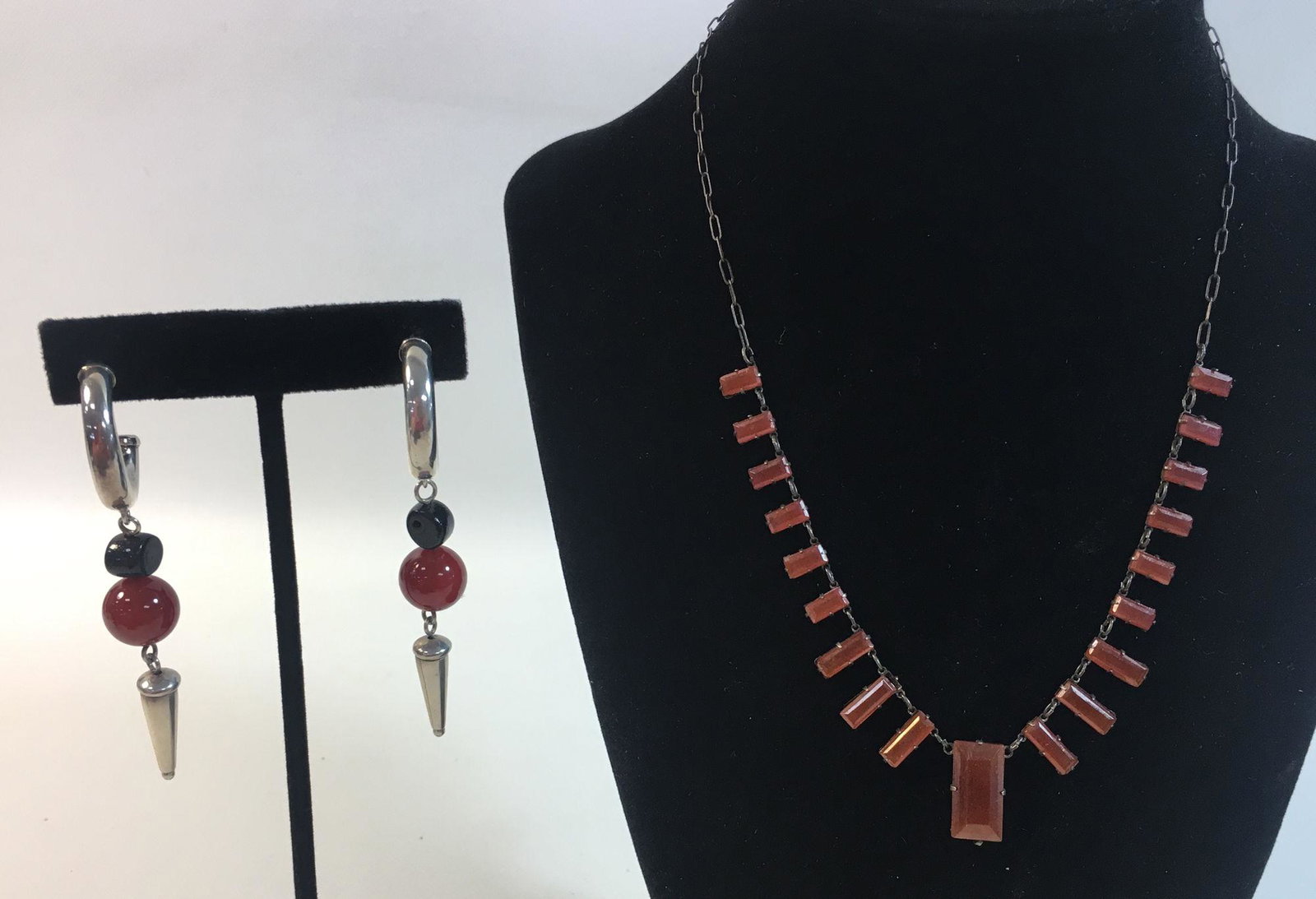 CARNELIAN FASHION JEWELRY: CARNELIAN FASHION JEWELRY ~ LOT INCLUDES PR. 3" HALF HOOP EARRINGS ON POSTS W/ JET CARNELIAN AND STERLING DANGLES, VINTAGE 15" STERLING CHOKER W/ DELICATE CARNELIAN BAGUETTES